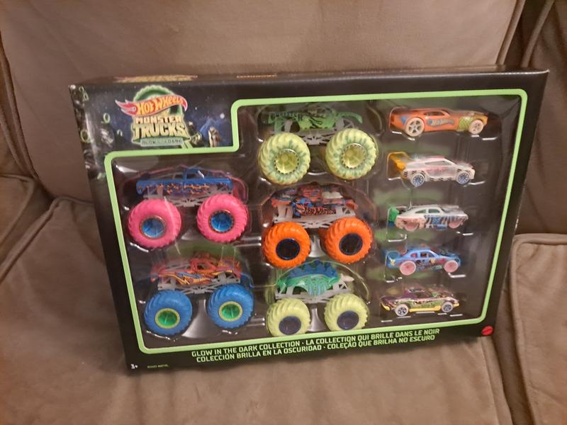 Hot Wheels Monster Trucks Arena Smashers Glow-In-The-Dark Gunkster Playset  & 1 Glow-In-The-Dark Toy Truck 