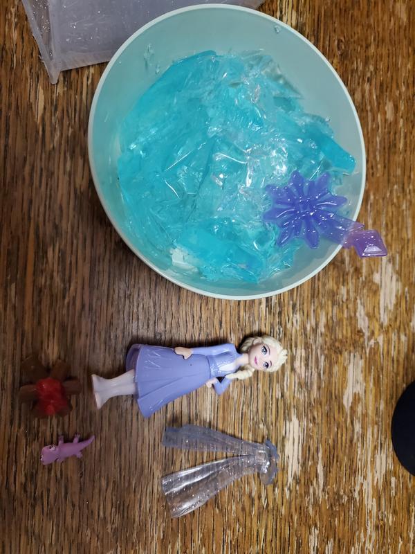 Elsa with accessories and the slime