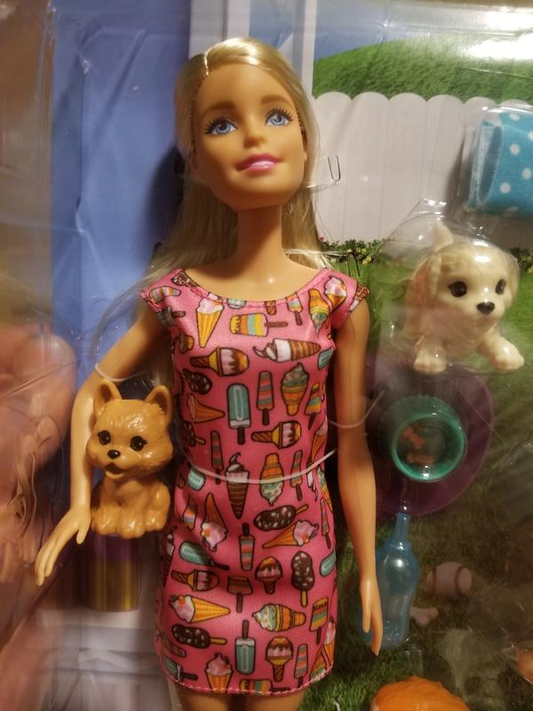 Barbie, 2 other puppies, food dish and water bottle.