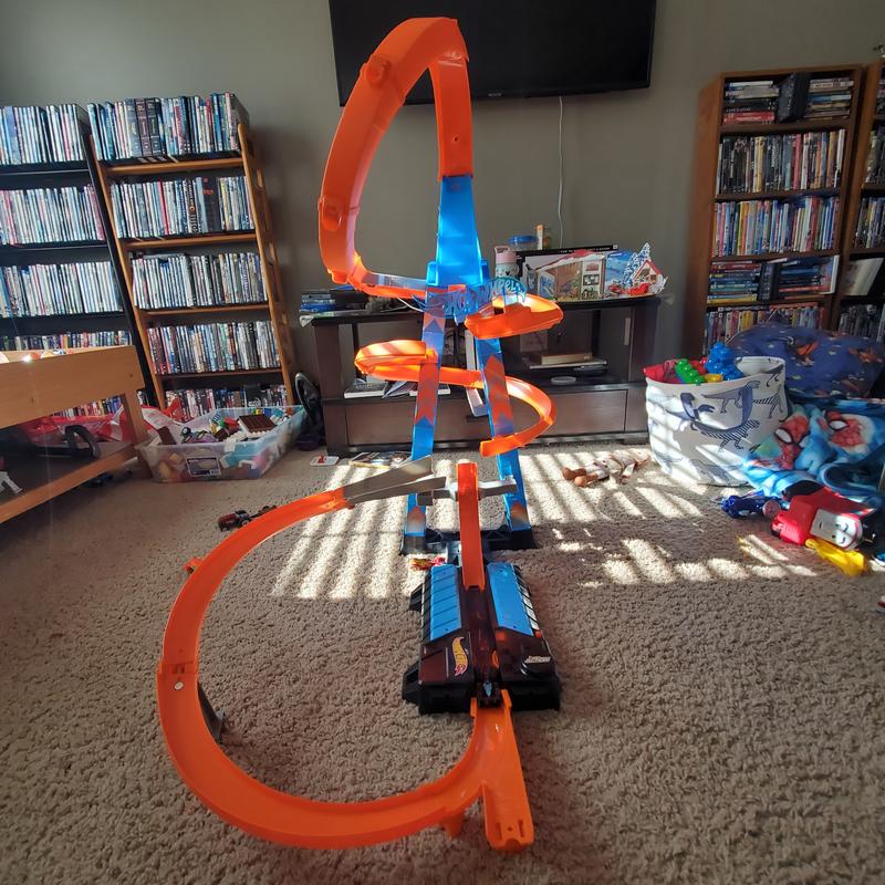 Hot Wheels Sky Crash Tower Track Set, 2.5+ ft High with Motorized Booster,  Orange Track & 1 Hot Wheels Vehicle, Race Multiple Cars, Gift for Kids 5 to