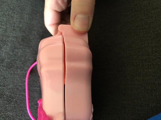 Snapped shut but doesn’t close tight on this side