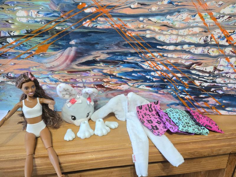 Comes with options and the jacket is reversible.