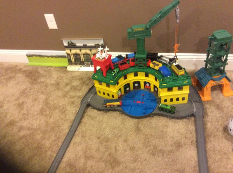 Thomas & Friends Super Station | Toys R Us Canada