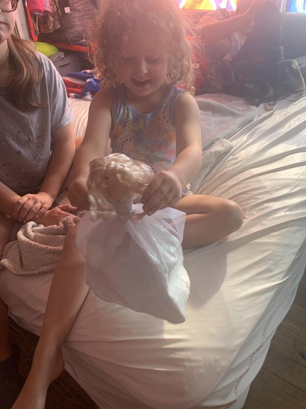 My daughter loves her new Barbie !!!!