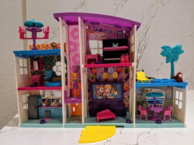 Polly Pocket Poppin Party Pad is a Transforming Playhouse! 