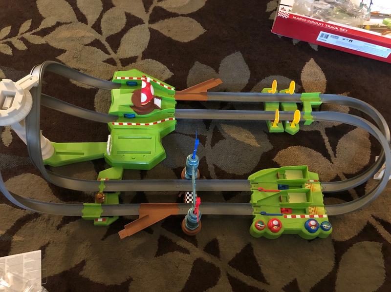 Hot Wheels MARIOKART Circuit Slam Track Set Playing 