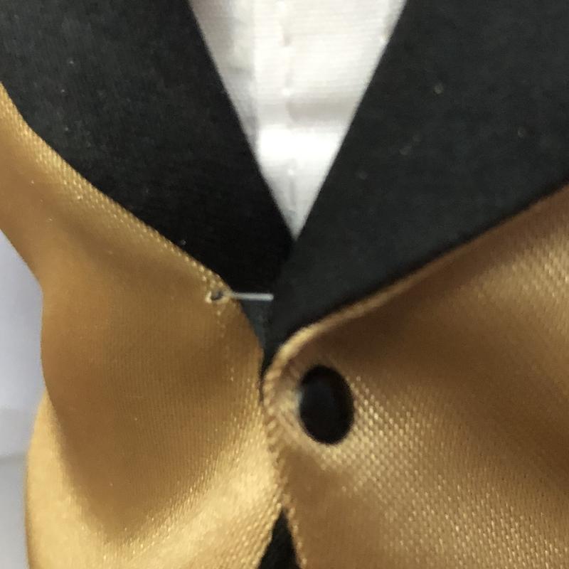 A single black metal button. (Non functional)