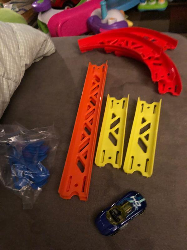 Hot Wheels Curve Tracks 4-Pack 8 Pieces Plus 4 Connectors 10 Long