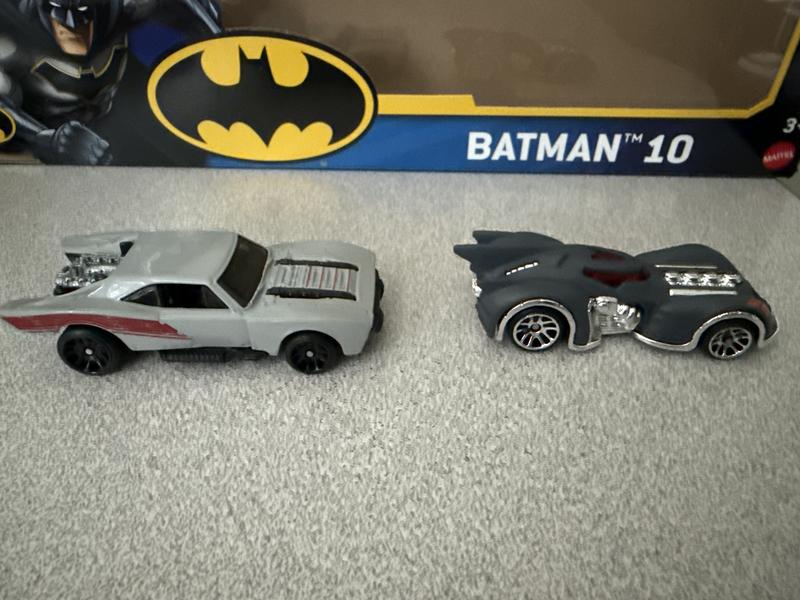 Customer photo for "Batman 10 Hot Wheels Silver Series Super Cool Cars"