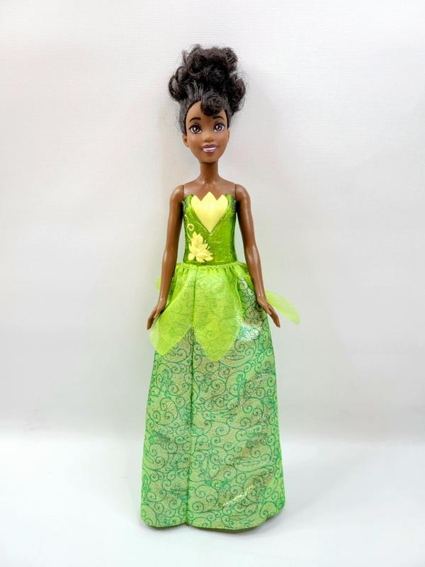 No articulation in the arms or legs