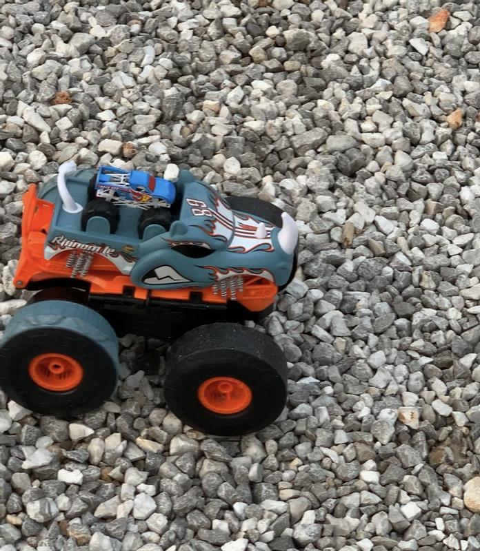 Rides easily on gravel