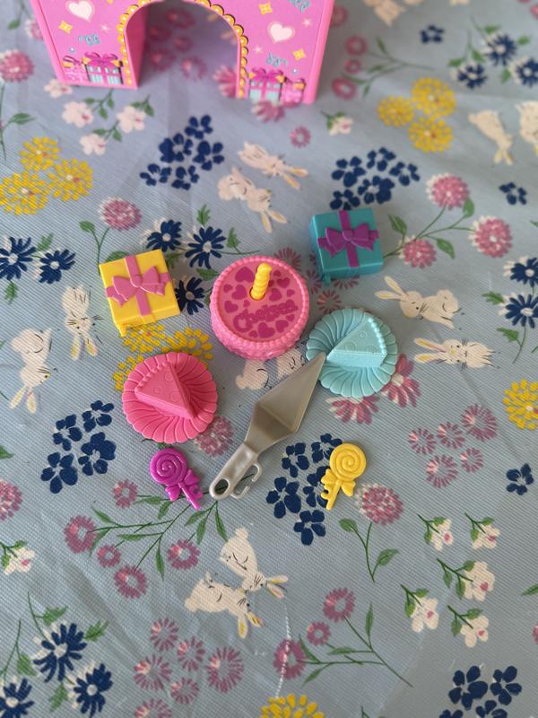 Customer carousel item 6.