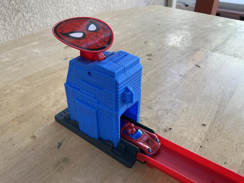 Customer photo for "Fun Hot Wheels set for dad and daughter time"