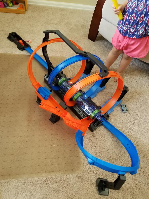 Hot Wheels Corkscrew Crash