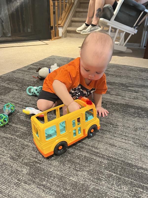 Discovering the sound button in School Bus