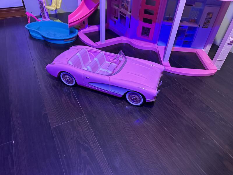 Coche coleccionable Barbie la película, Corvette rosa descapotable - HPK02  BarbiePedia