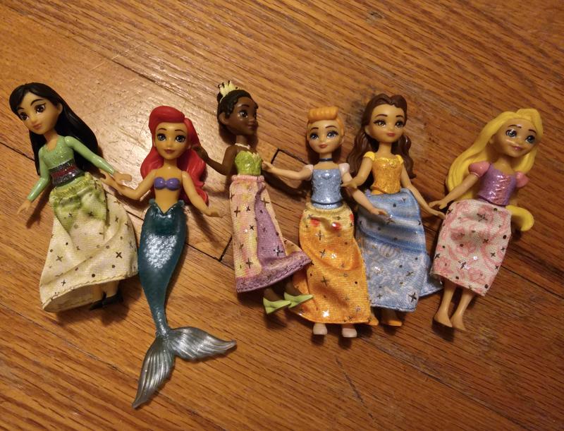 Mattel Disney Princess Toys, 6 Posable Small Dolls with Sparkling Clothing  and 13 Tea Party Accessories Inspired by Disney Movies