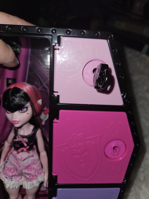  Monster High Skulltimate Secrets Fearidescent Series Doll &  Accessories, Draculaura, Dress-Up Locker & 19+ Surprises For 4 years and  older : Toys & Games