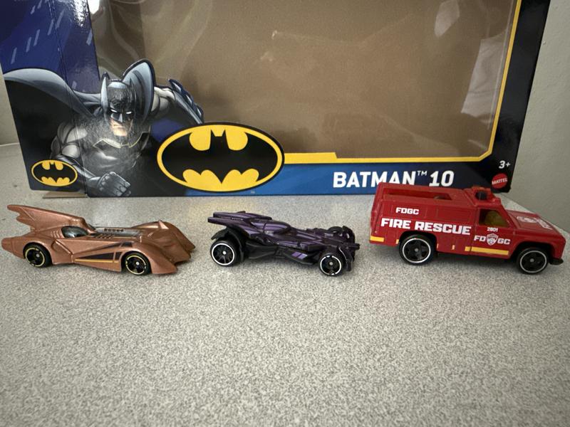 Customer photo for "Batman 10 Hot Wheels Silver Series Super Cool Cars"