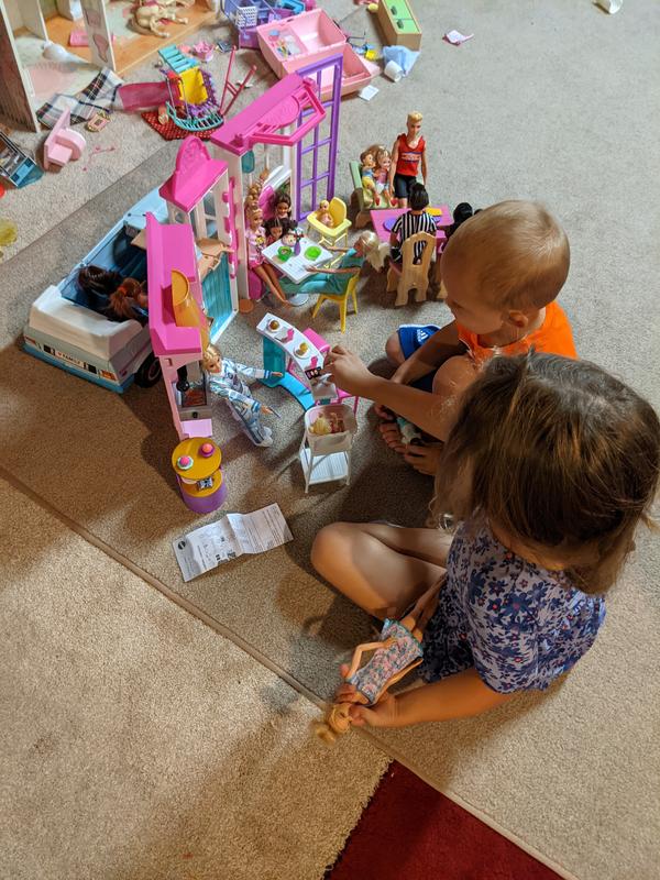 A busy day at the cafe