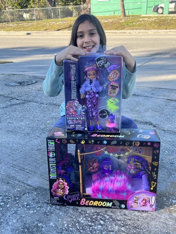 Monster High Doll, Clawdeen Wolf Creepover Party Set with Pet Dog Crescent,  Sleepover Clothes and Accessories