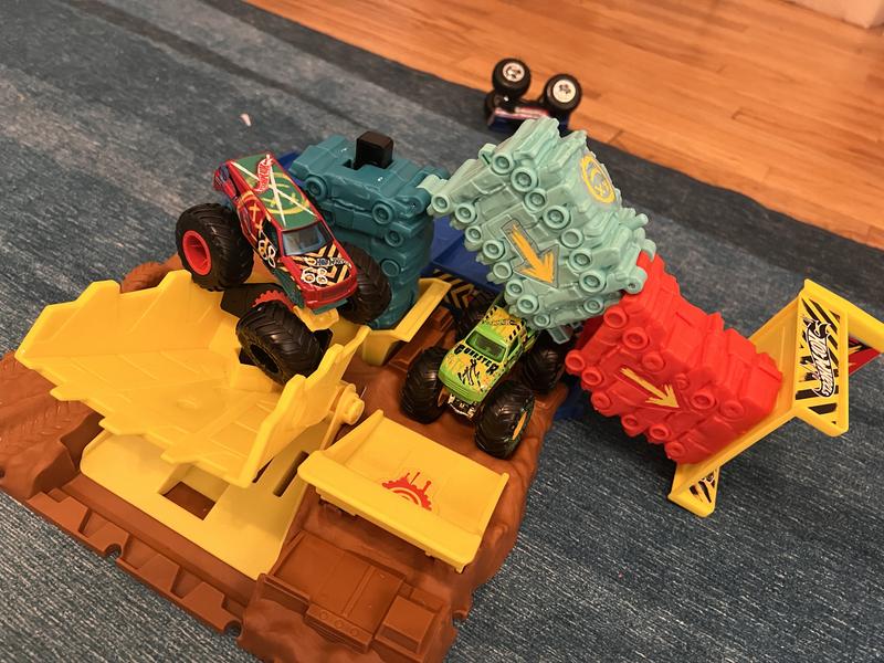 Hot Wheels Monster Trucks Arena Smashers Demo Derby Car Jump