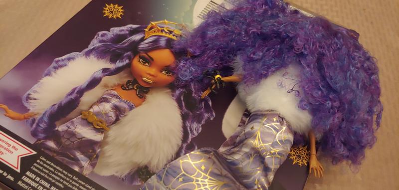 FRIZZY, HORRIBLE HAIR on the 2 dolls I bought.