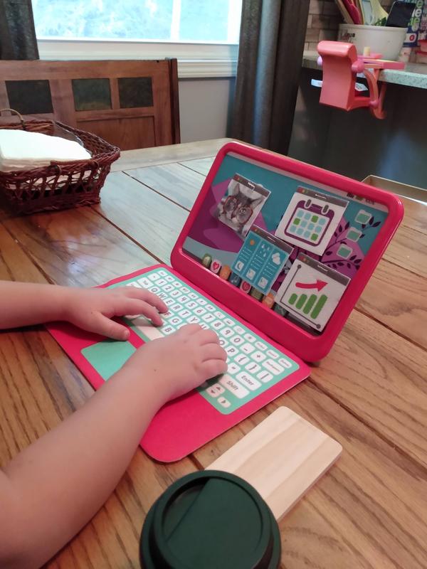 All the apps attach to the screen