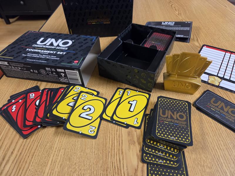 Customer photo for "Step your UNO tournament play with this set"