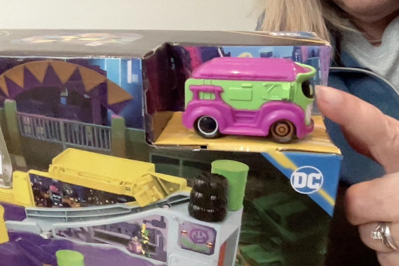 Batwheels Fisher-Price DC Playset with Car Ramp and Launcher, Legion of Zoom Launching HQ - 1 Each