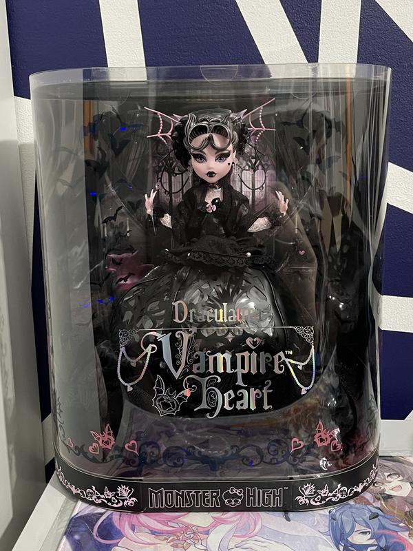  Monster High Draculaura Doll, Vampire Heart in Extravagant  Black Ballgown with Elegant Headpiece and Accessories ( Exclusive) :  Toys & Games
