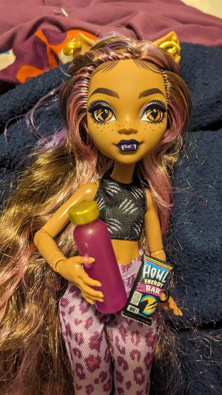 Doll with water bottle and snack bar. They fit perfectly on her fingers (which are spaced enough)