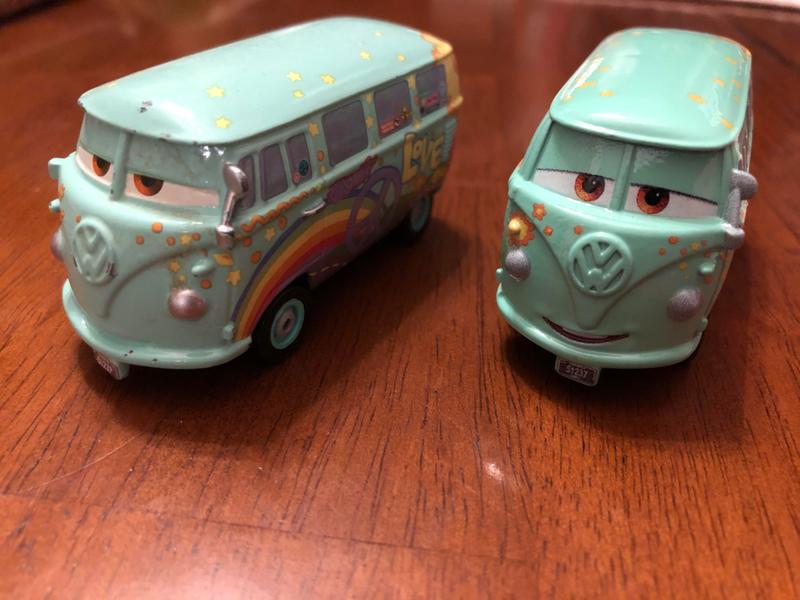 Old plastic on left. New die-cast on right.