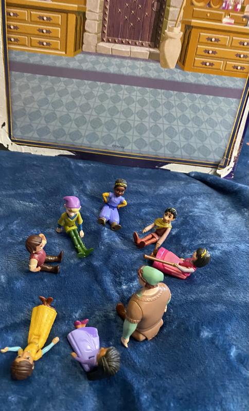 Disney's Wish The Teens Pack of 8 Posable Mini Dolls & Star Figure