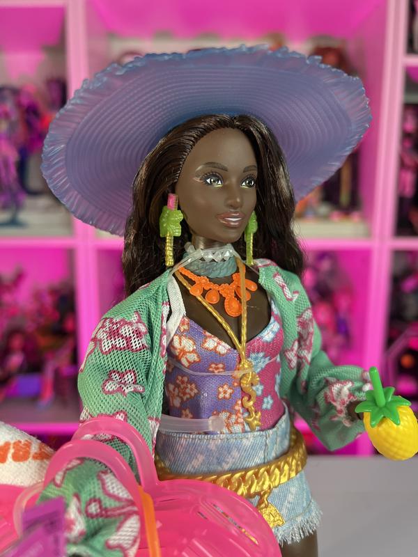 Barbie Extra Fly Doll with Beach-Themed Travel Clothes & Accessories,  Tropical Coverup with Oversized Hat & Bag - The Black Toy Store