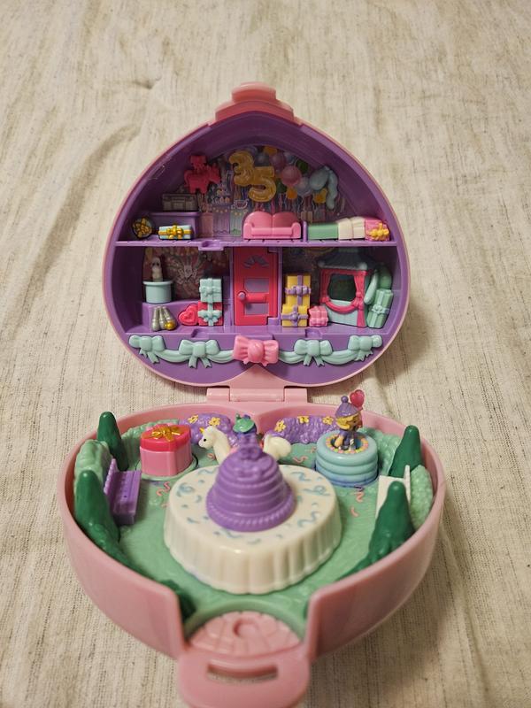 Polly Pocket 35th Anniversar Party Time Play Set w/ Accessories