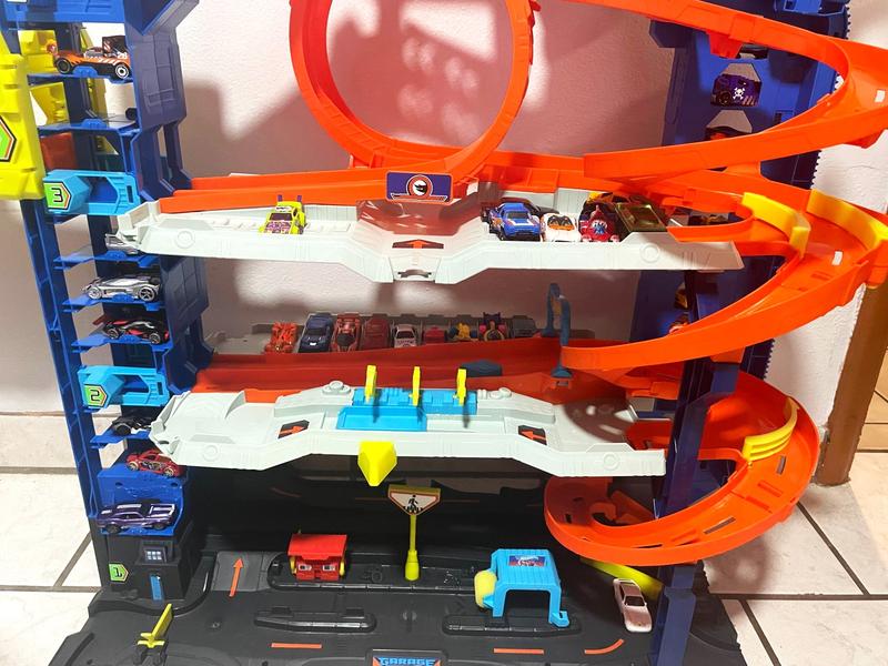 Hot Wheels City Ultimate Garage with Shark Attack Brazil