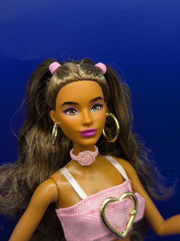 Gorgeous face (shines, has a sheen,) cute hairstyle, major hoop earrings & the cutest choker necklace!