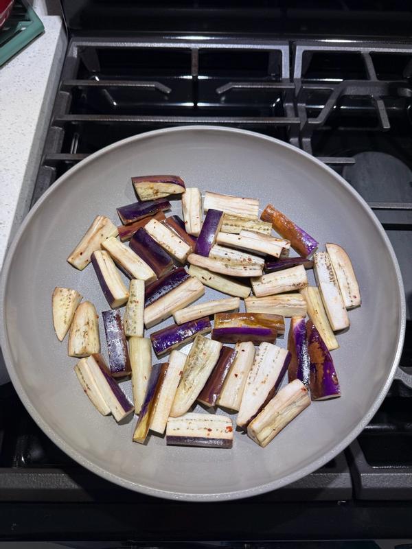Customer photo for "Nonstick and easy to clean"