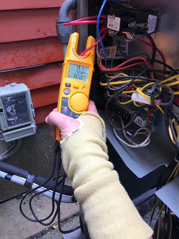 Testeur électrique T6-1000 FLUKE : mesurer la tension jusqu'à 1000 V AC en  toute sécurité - Zone Outillage