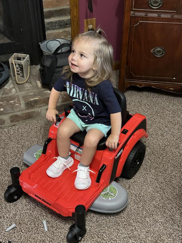 Tractor Supply 12V Zero Turn Mower Junior Ride-On Toy at Tractor