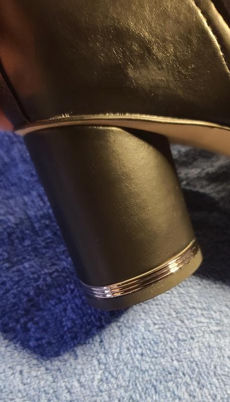 Metal styling around heel