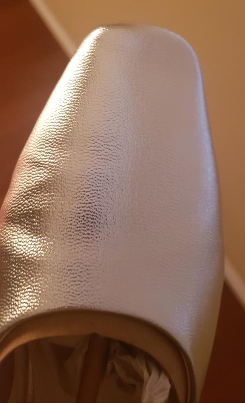 Detail view of the synthetic material