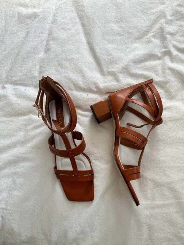 love the toe box and heel details!