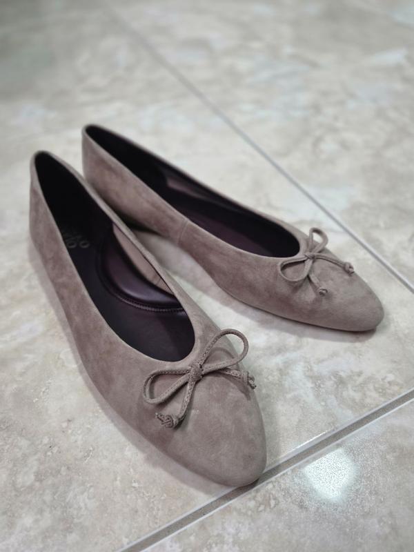 Customer photo for "Amazingly comfortable flats"