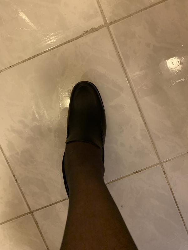 Subtract buckles from my comment—it only bows at rest, but that is enough to be unsightly