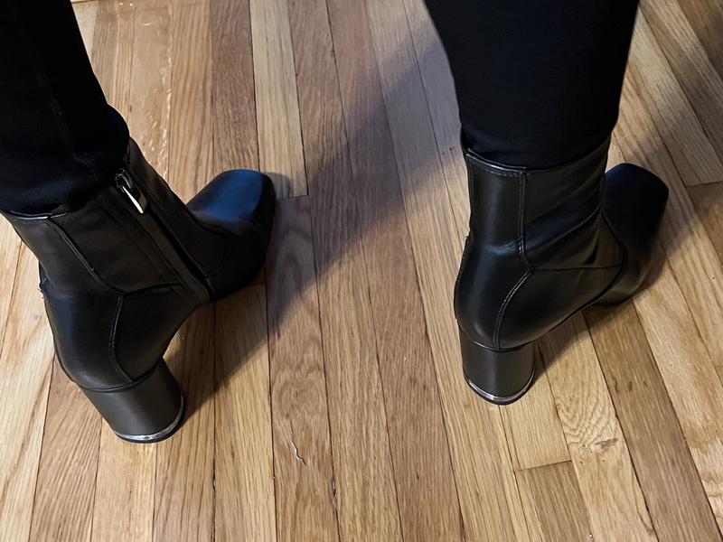 Fun silver detail on the heel!