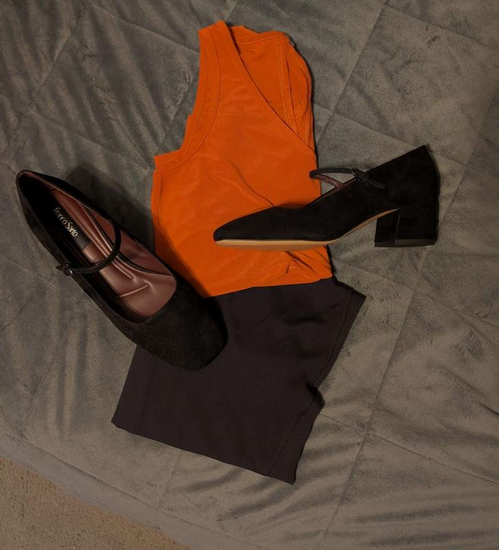 Customer photo for "Not my typical style BUT..."