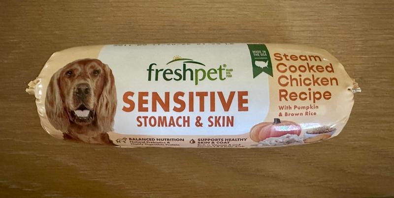 Karma dla psów z wrażliwym żołądkiem i skórą – przyjazna dla układu pokarmowego – Freshpet