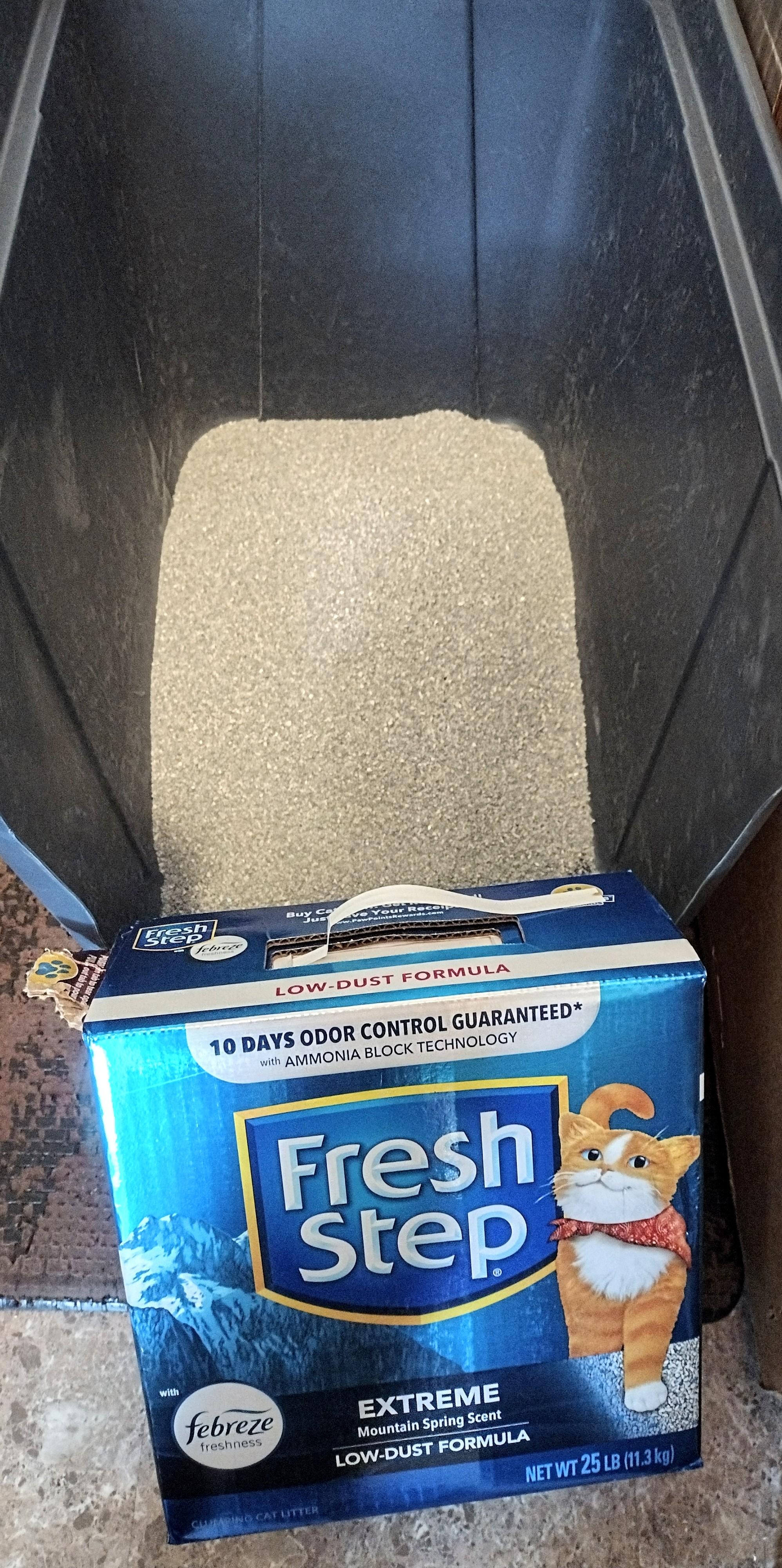 Fresh Step Extreme Clumping Cat Litter Febreze 42 lbs from Petco